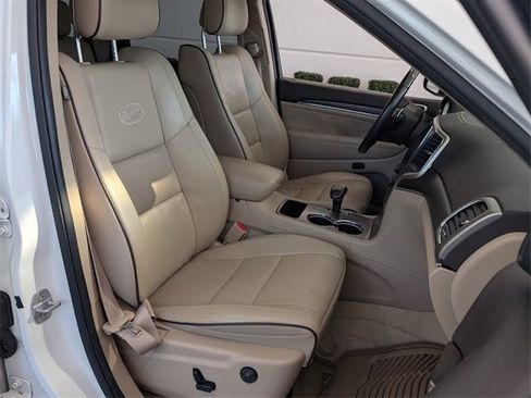 Used 2015 Jeep Grand Cherokee Overland image 15
