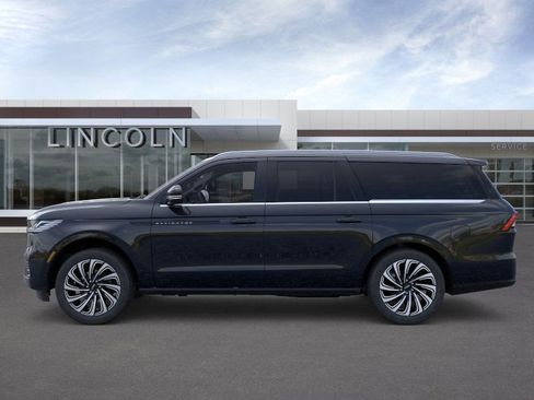 New 2025 Lincoln Navigator L Black Label AWD/4WD image 3