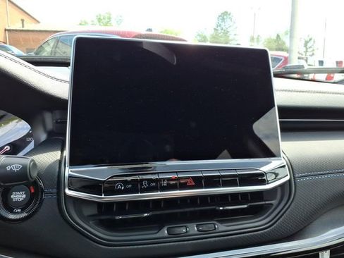 New 2026 Jeep Compass Latitude image 11