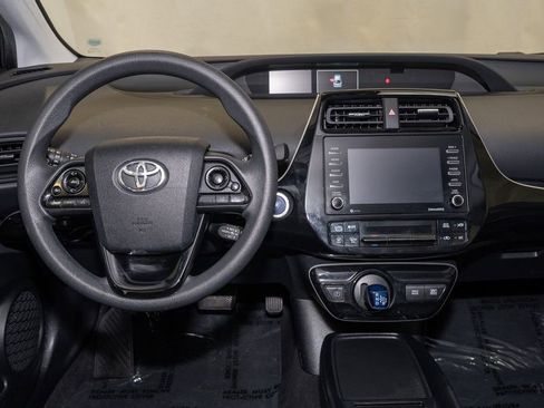 Used 2021 Toyota Prius LE image 2