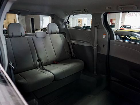 Used 2019 Toyota Sienna XLE Premium FWD image 45