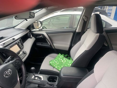 Used 2018 Toyota RAV4 XLE w/ Carpet Mat Package FWD image 13