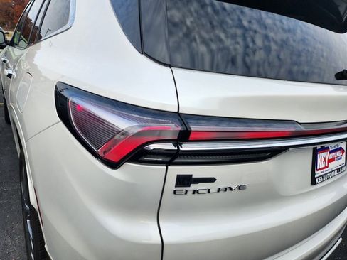 Used 2025 Buick Enclave Avenir w/ Trailering Package, 5000 lbs. image 5