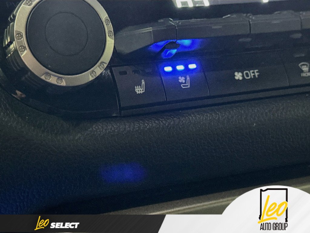 Used 2025 Toyota Tundra Limited AWD/4WD image 24
