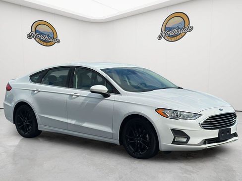Used 2019 Ford Fusion SE w/ Equipment Group 151A FWD image 3