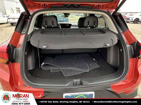 Certified 2024 Buick Encore GX Preferred FWD image 11