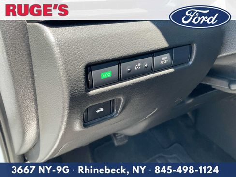 Used 2022 Nissan Sentra SV FWD image 17