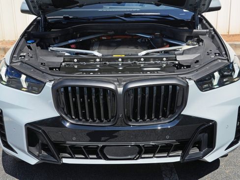 Used 2026 BMW X5 xDrive50e w/ M Sport Package AWD/4WD image 8