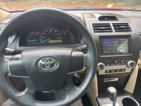 Used 2012 Toyota Camry L image 28