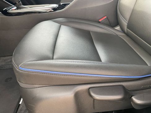 Used 2025 Buick Envista Sport Touring image 23