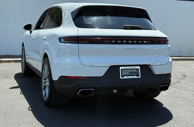 Used 2025 Porsche Cayenne AWD/4WD image 3