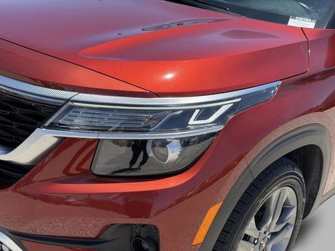 Used 2023 Kia Seltos S w/ Navigation Package FWD image 32