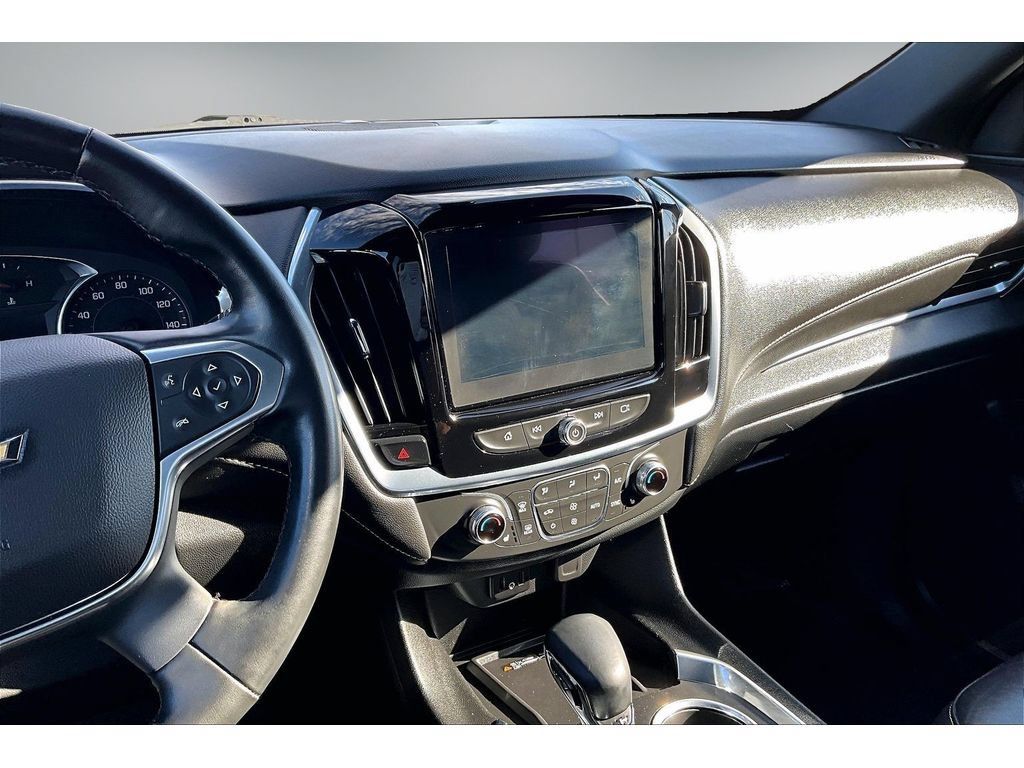 Used 2023 Chevrolet Traverse LT FWD image 9