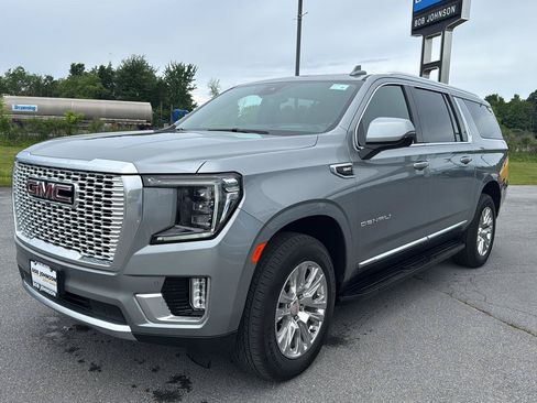 Used 2024 GMC Yukon XL Denali AWD/4WD image 4