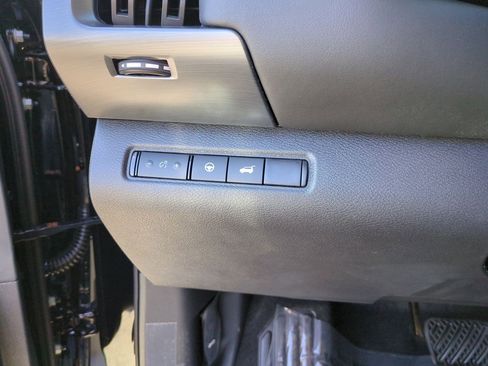 New 2025 Nissan Pathfinder SL image 17