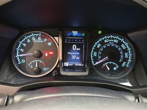 Used 2019 Toyota Tacoma TRD Off-Road w/ Technology Package AWD/4WD image 28