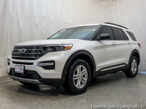 Certified 2023 Ford Explorer XLT w/ Equipment Group 202A AWD/4WD image 2