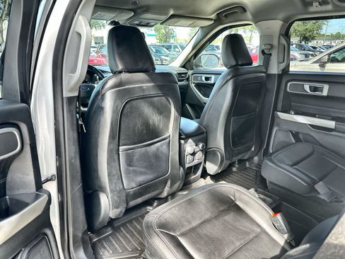 Used 2020 Ford Explorer XLT w/ Equipment Group 202A RWD image 17