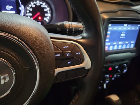 Used 2018 Jeep Renegade Latitude image 21