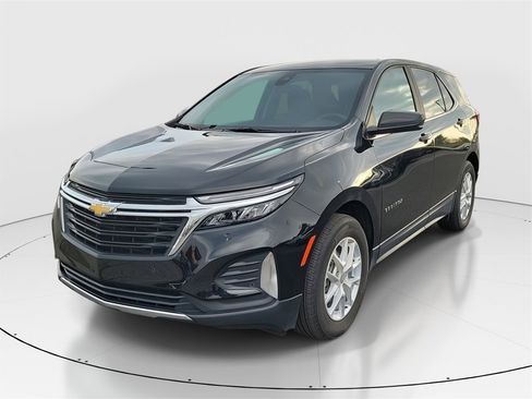Used 2023 Chevrolet Equinox LT image 2