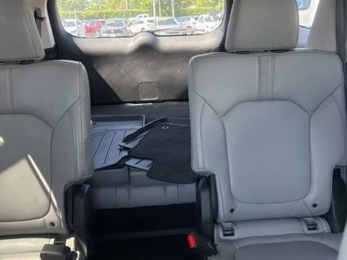 Used 2025 Honda Pilot Touring image 14