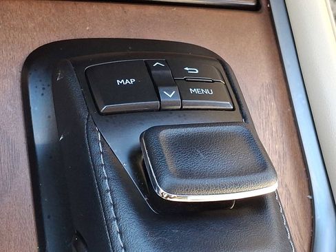 Used 2020 Lexus LX 570 4WD w/ Luxury Package image 22