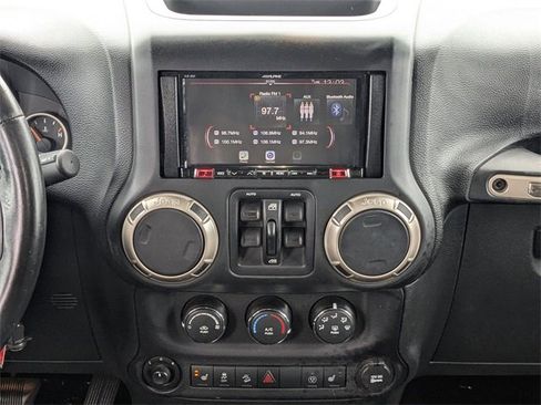 Used 2016 Jeep Wrangler Unlimited Sahara image 18