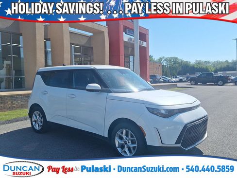 Used 2023 Kia Soul LX w/ LX Technology Package FWD image 1