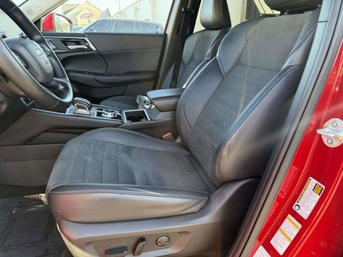 Used 2024 Mitsubishi Outlander SE image 15