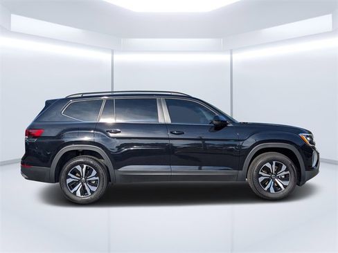 New 2026 Volkswagen Atlas SE image 2