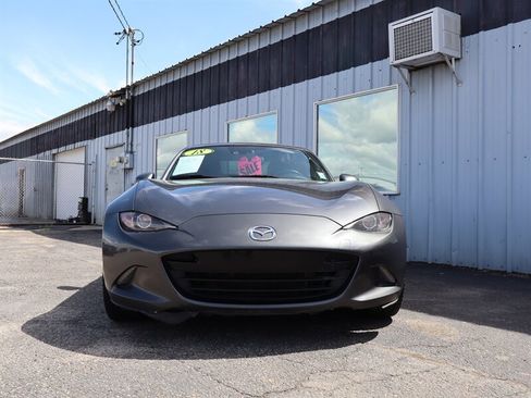 Used 2018 MAZDA MX-5 Miata RF Grand Touring RWD image 23