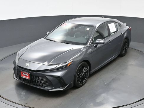 Used 2025 Toyota Camry SE FWD image 37
