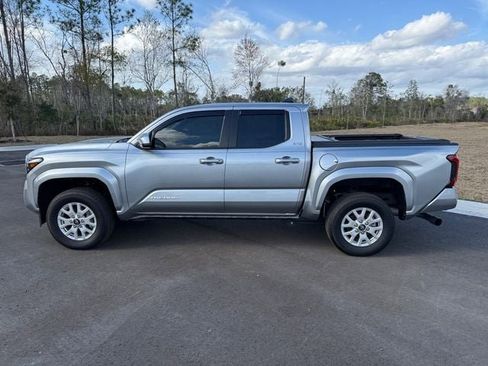 Used 2025 Toyota Tacoma SR5 image 2
