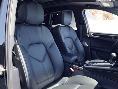 Certified 2026 Porsche Macan AWD/4WD image 23