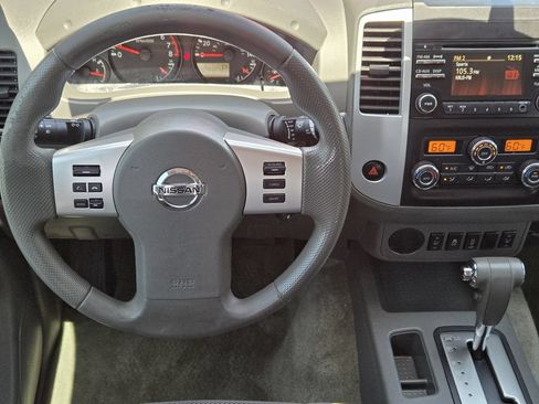 Used 2014 Nissan Frontier SV w/ SV Value Truck Package RWD image 10