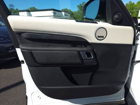 Used 2023 Land Rover Discovery HSE R-Dynamic AWD/4WD image 12