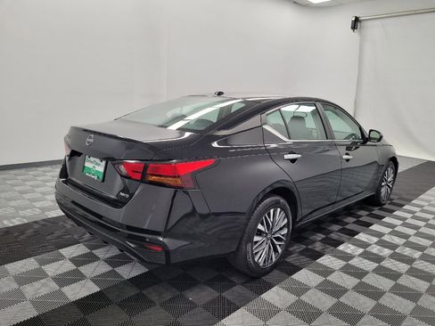 Used 2025 Nissan Altima 2.5 SV AWD/4WD image 9
