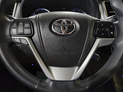 Used 2015 Toyota Highlander XLE image 17