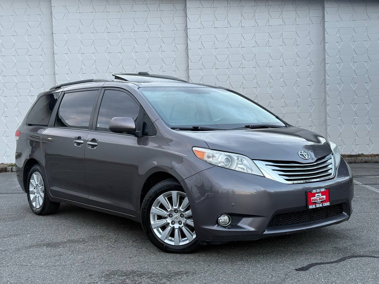 Used 2011 Toyota Sienna Limited w/ Premium Pkg AWD/4WD image 3