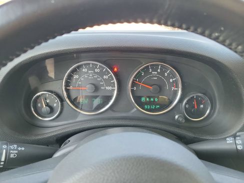 Used 2017 Jeep Wrangler Unlimited Sahara w/ Max Tow Package AWD/4WD image 11