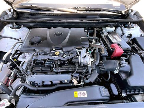 Used 2018 Toyota Camry LE FWD image 31