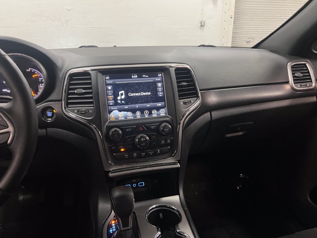 Used 2018 Jeep Grand Cherokee Altitude AWD/4WD image 17