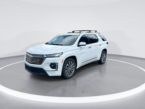 Used 2023 Chevrolet Traverse Premier FWD image 5