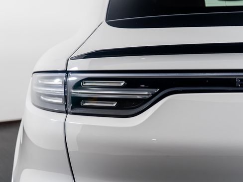 Used 2022 Porsche Cayenne Turbo image 12