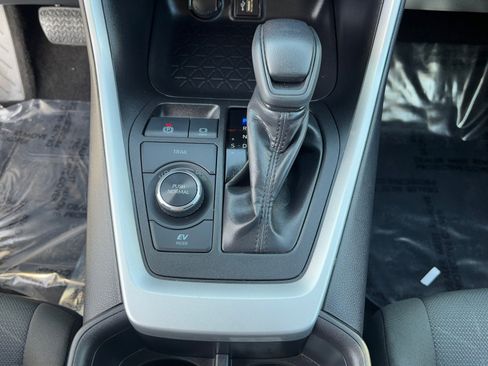 Certified 2025 Toyota RAV4 XLE image 28