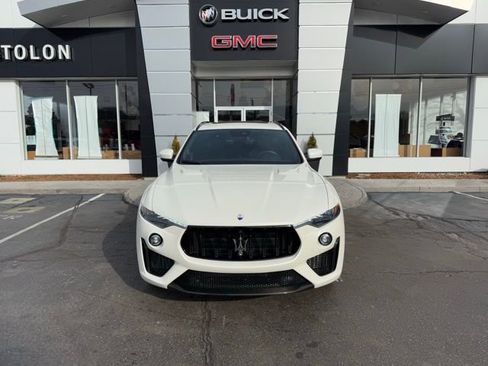 Used 2022 Maserati Levante Trofeo image 6