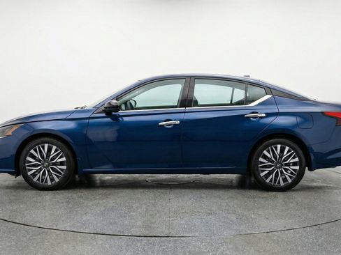 Used 2025 Nissan Altima 2.5 SV image 5