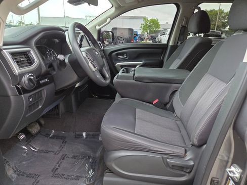 Used 2021 Nissan Titan SV RWD image 21