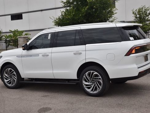 New 2026 Lincoln Navigator Reserve AWD/4WD image 10