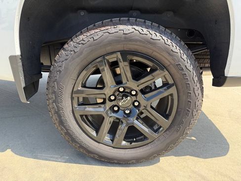 Used 2026 Chevrolet Silverado 1500 LT Trail Boss w/ LT Trail Boss Premium Package AWD/4WD image 7